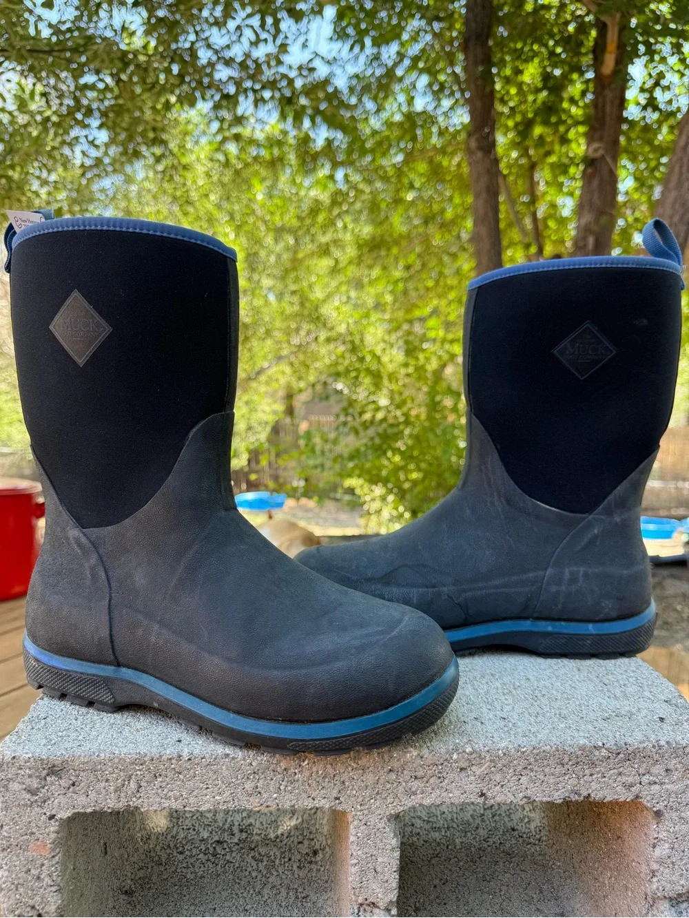 Muck Boot Company Kid's Element Neoprene boots in black and blue